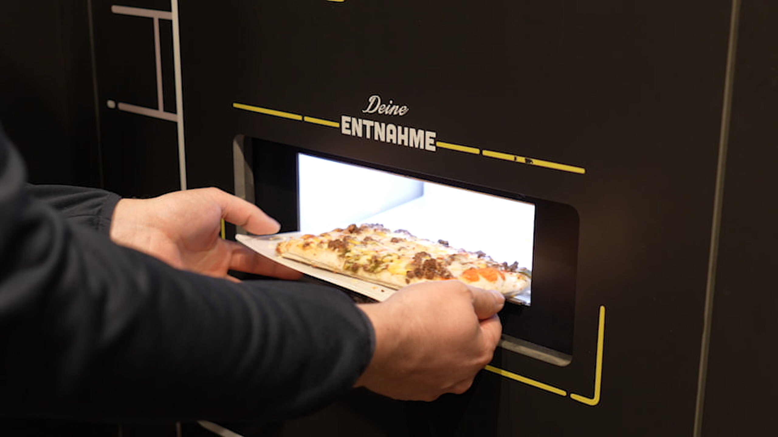 Ofenfrische Pizza aus dem Automaten möglich. mit BistroBox und Loxone