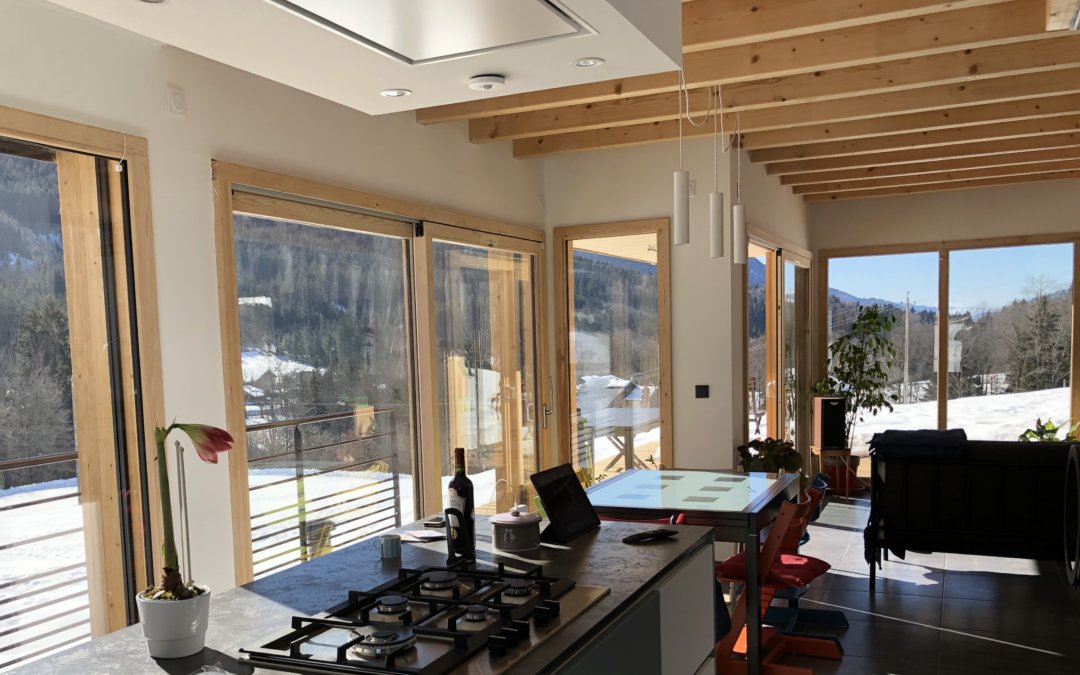 Maison passive en Savoie sans chauffage: économies énergétiques grâce à Loxone