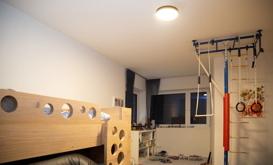 DA LIGHT Lampada da soffitto con sensore di movimento, funzionamento a  batteria, con telecomando, per interni/esterni, 300 lm, dimmerabile, 6500  K, luce bianca fredda, balcone, corridoio : : Illuminazione